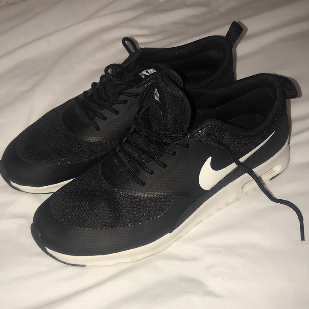 Black Nike air max
